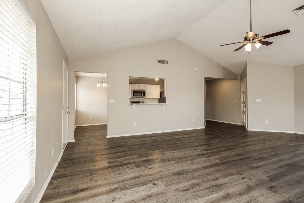6529 N 74th Dr - Photo 5 of 16