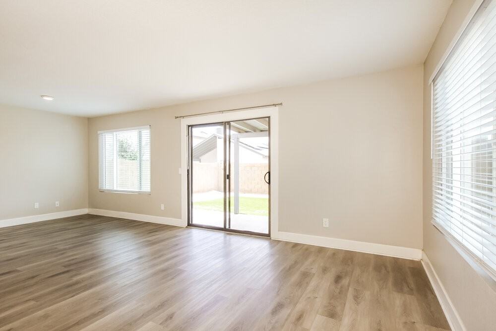 8737 W Bluefield Ave - Photo 4 of 17