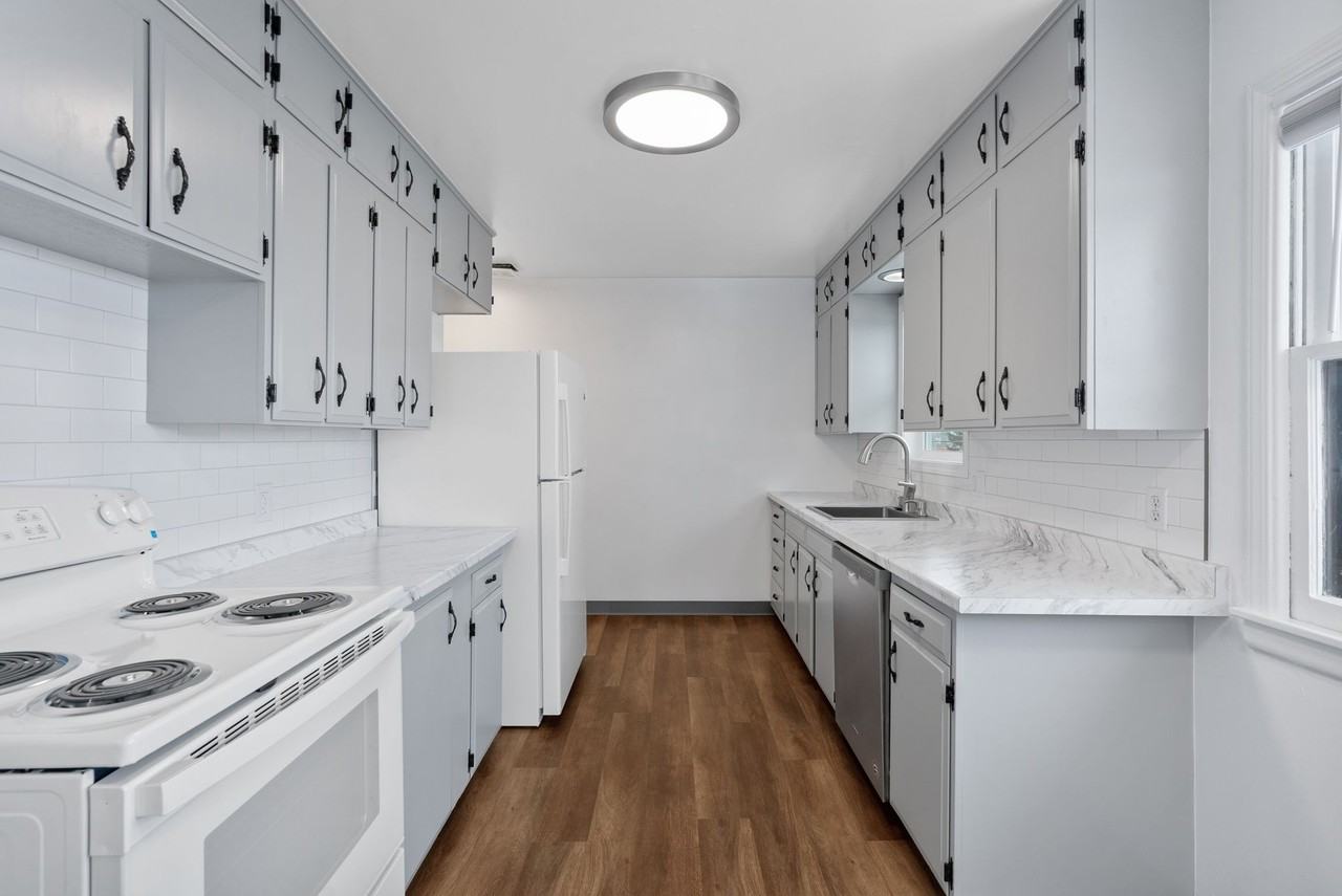 109 W 3rd St #1 - Photo 7 of 22