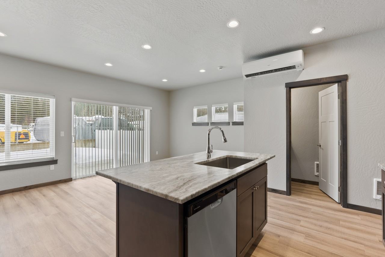 6 Seventh St #1