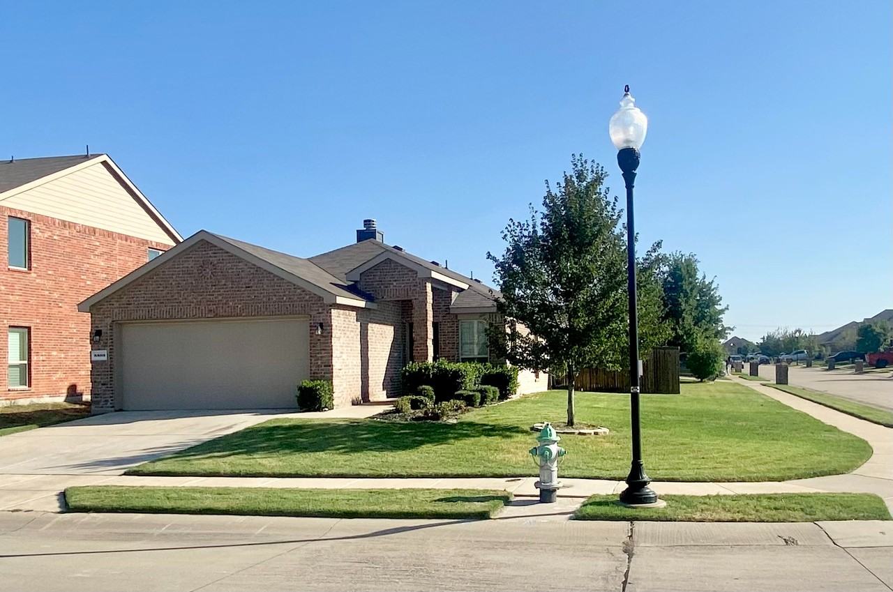 8800 Deadwood Ln - Photo 2 of 22