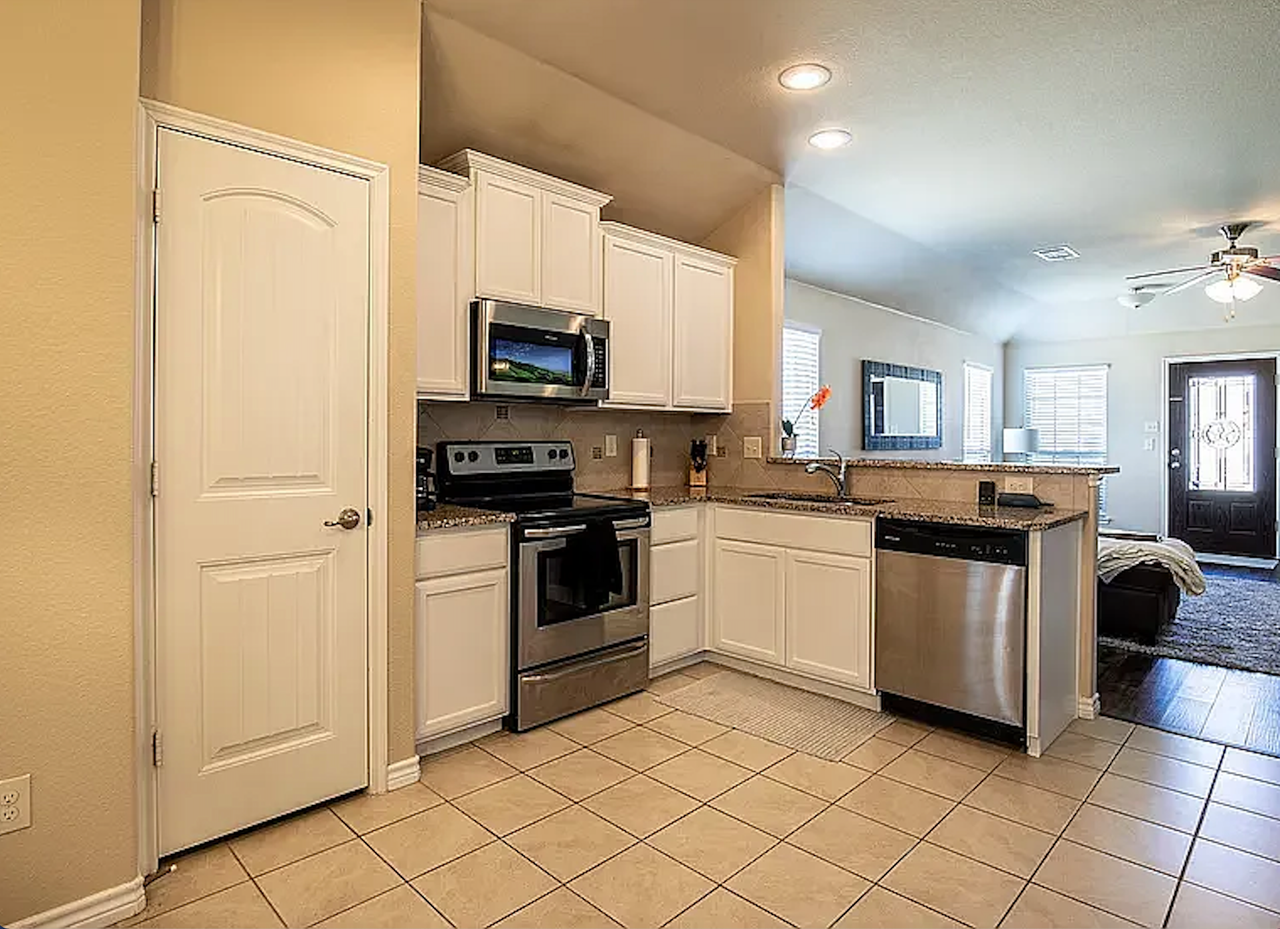 8800 Deadwood Ln - Photo 4 of 22