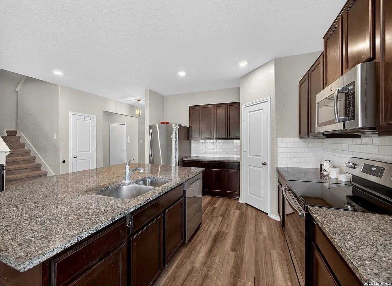 2902 Daisy Mdw - Photo 5 of 15