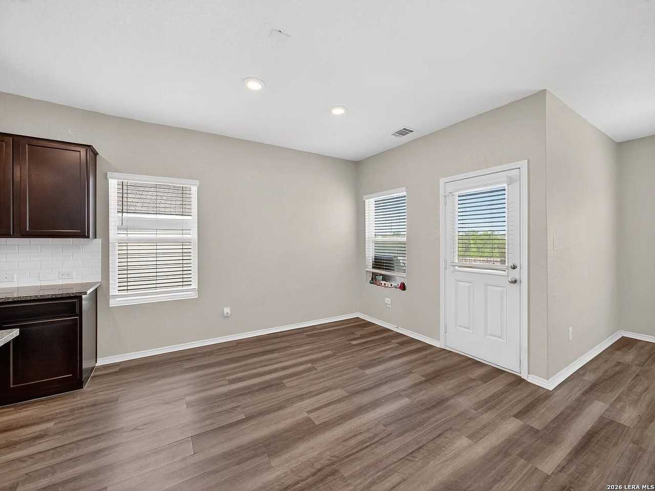 2902 Daisy Mdw - Photo 6 of 15