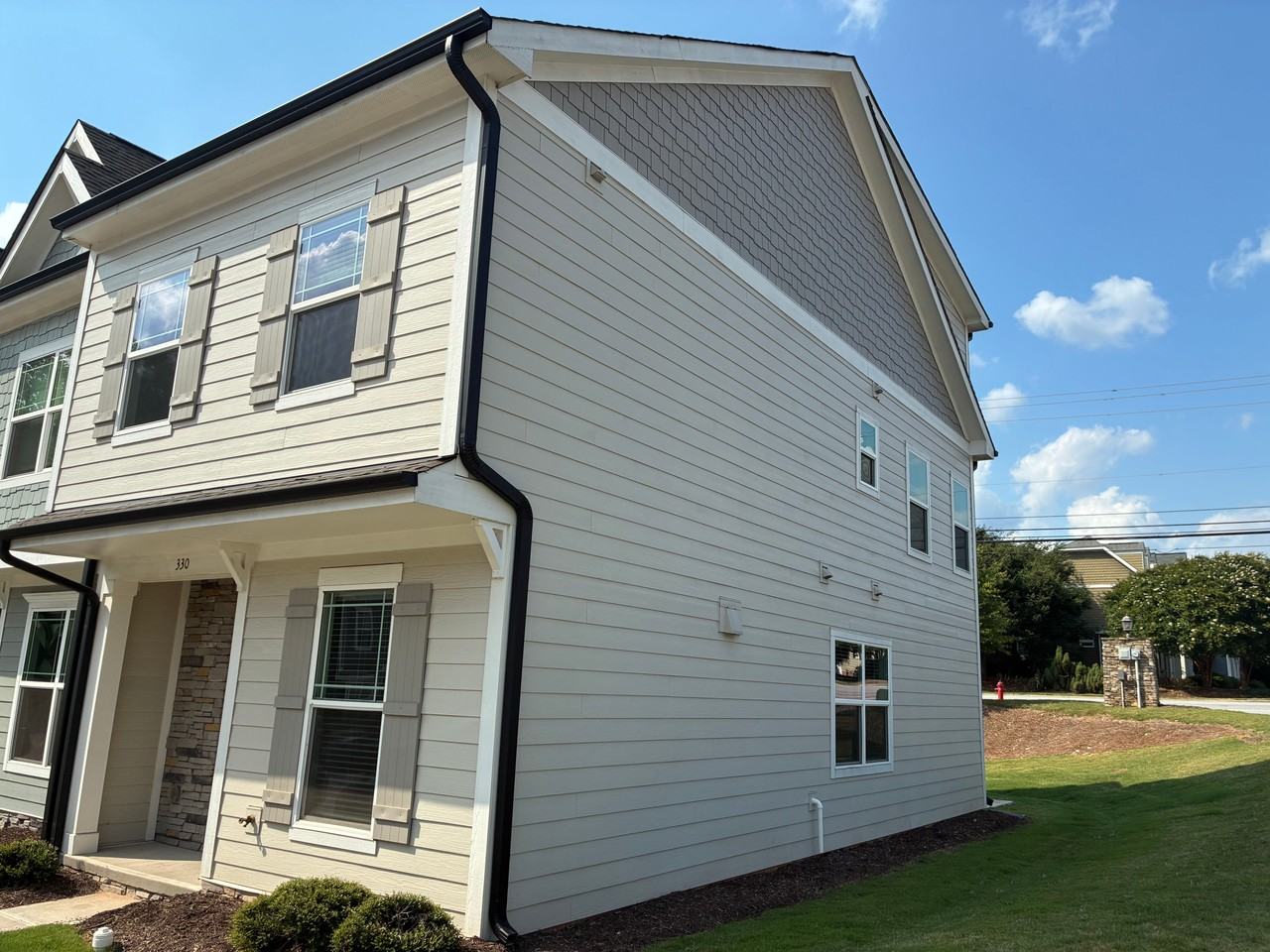 330 Old Grove Ln - Photo 4 of 42
