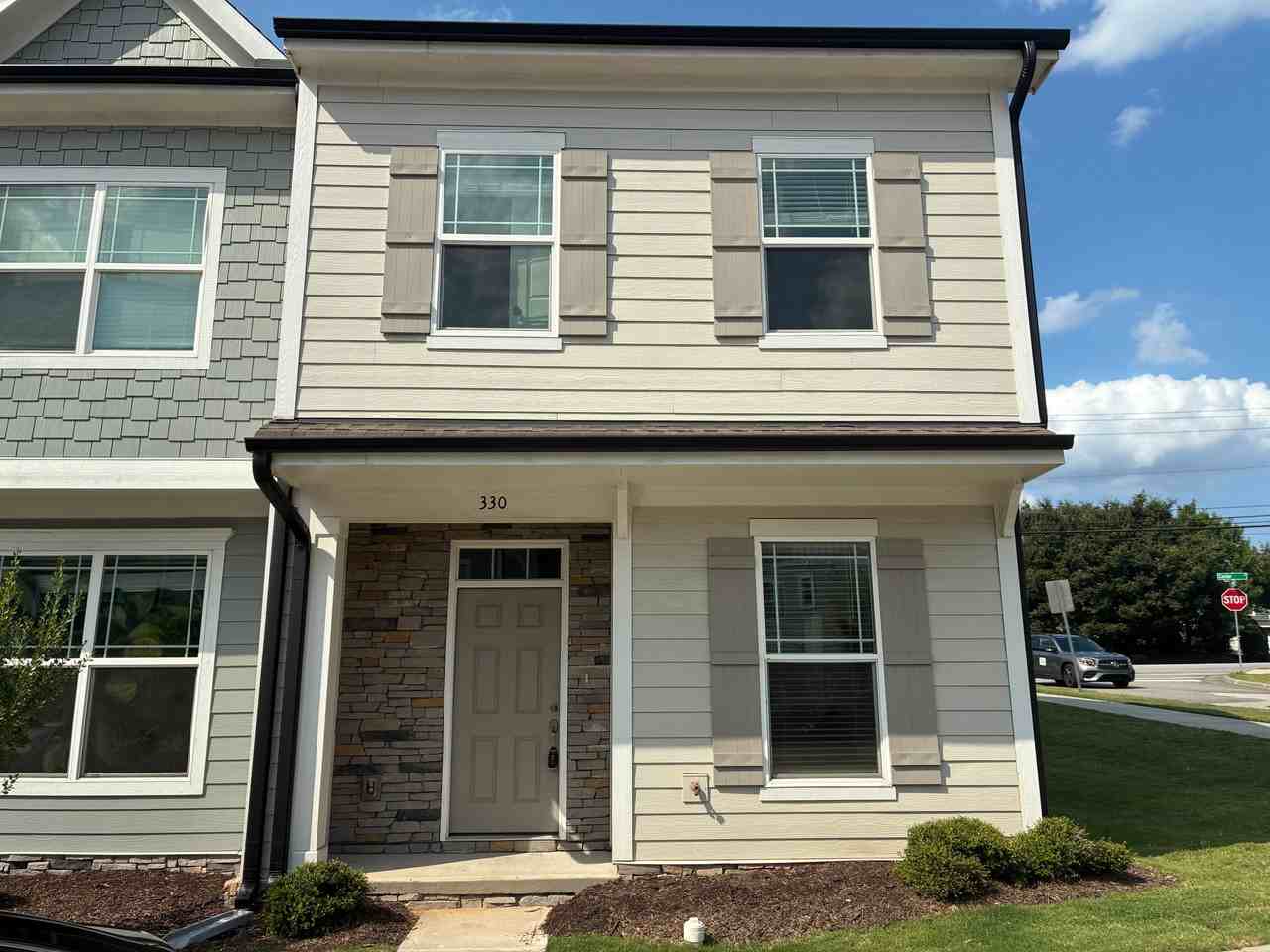 330 Old Grove Ln - Photo 2 of 42