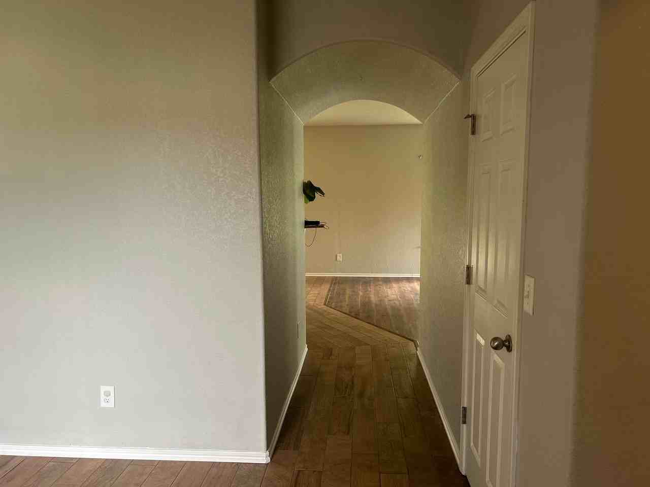 11711 E Creek Ln - Photo 3 of 21