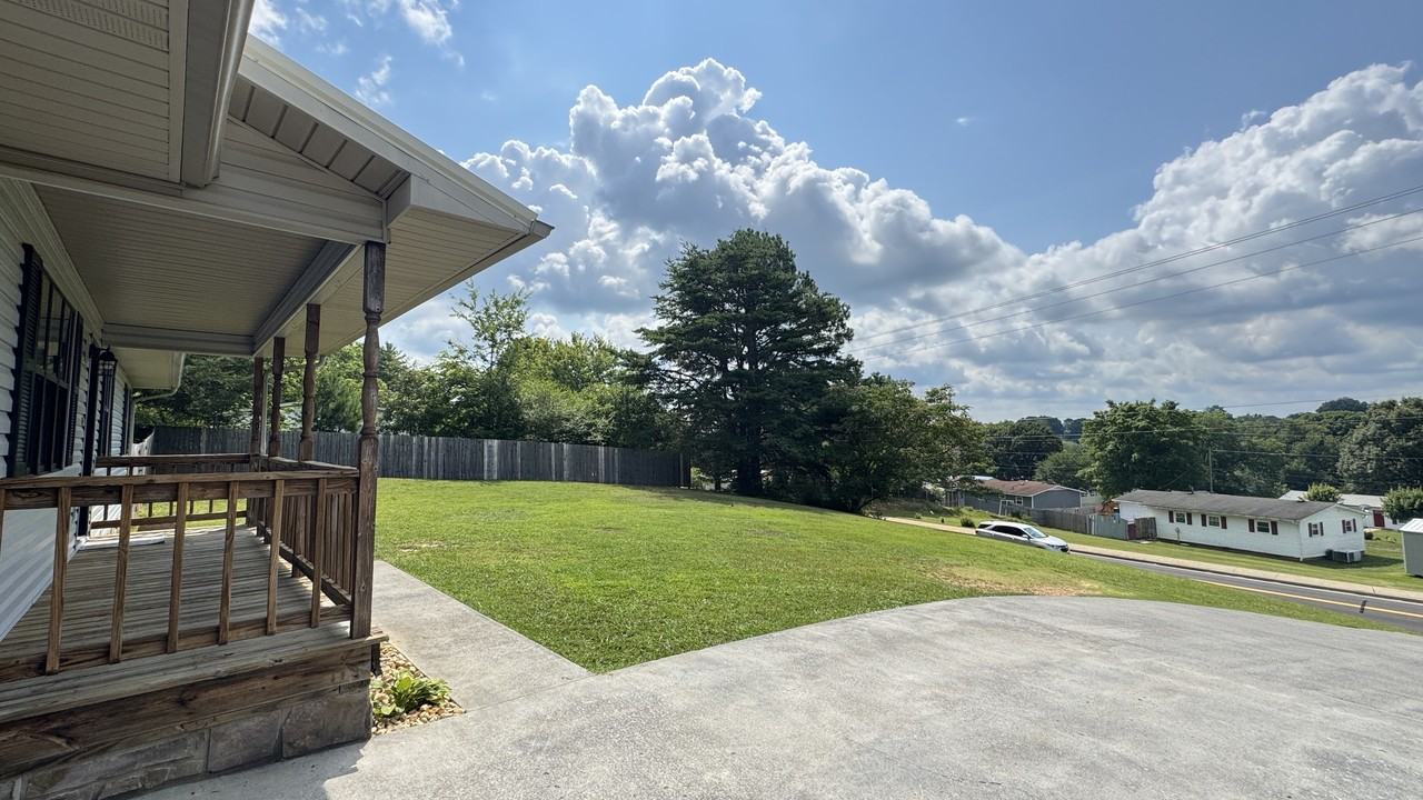 212 Tellico Ave #1 - Photo 3 of 19