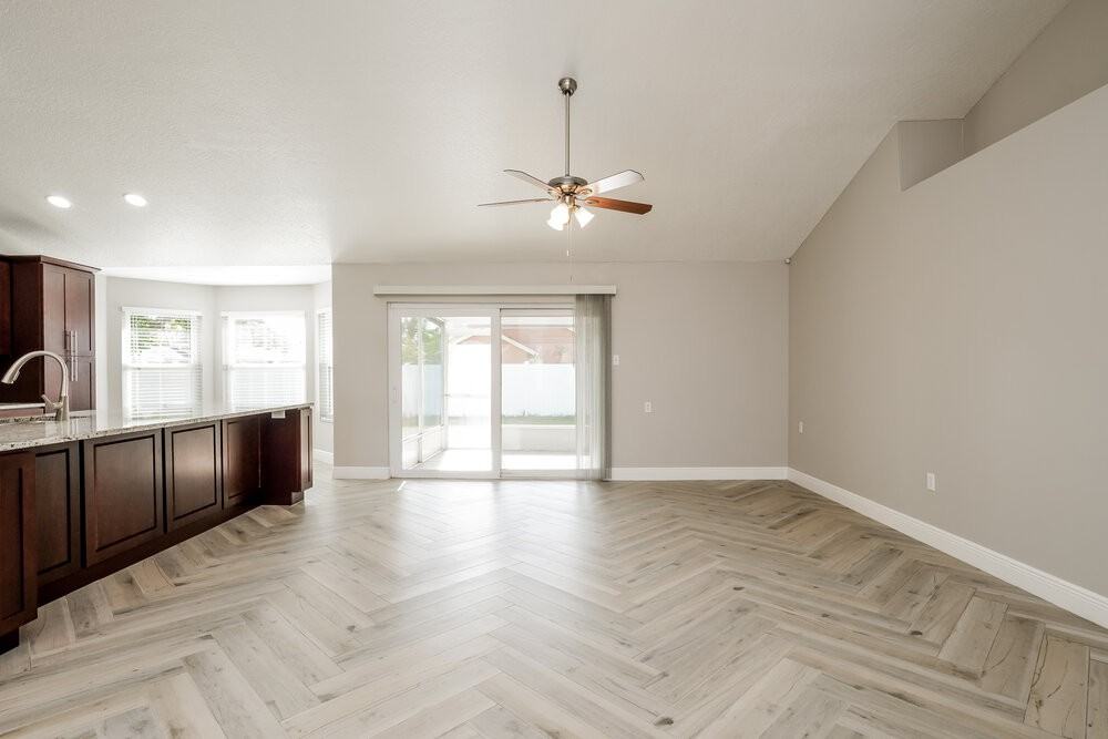 2877 Middleton Cir - Photo 3 of 16