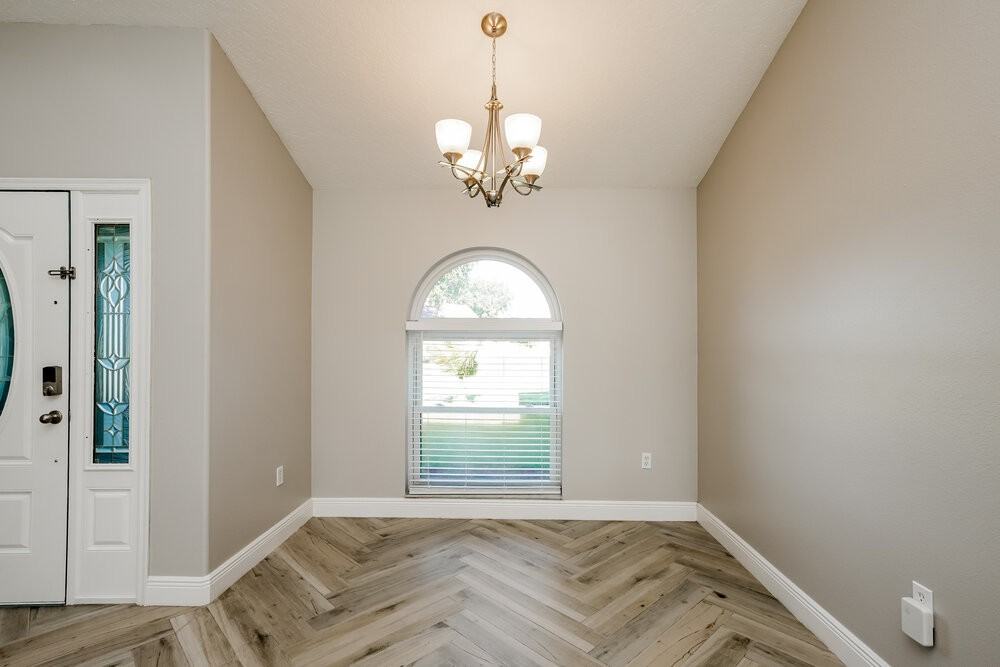 2877 Middleton Cir - Photo 4 of 16