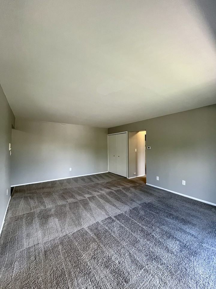 36777 Sibley Rd #N - Photo 6 of 11