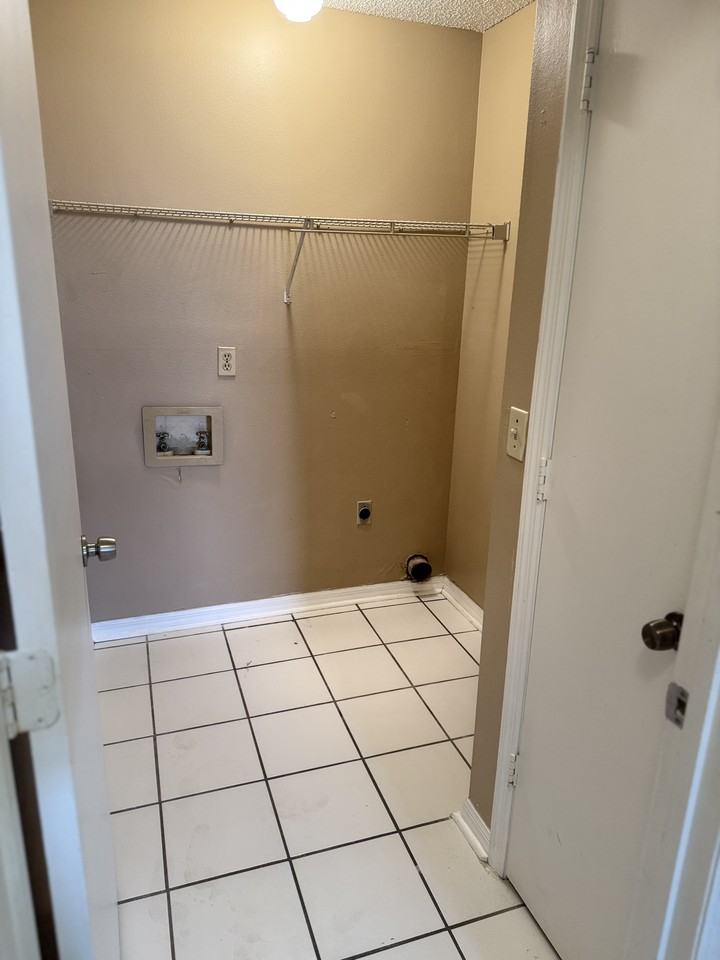 790 Se 4th St #1 - Photo 5 of 10