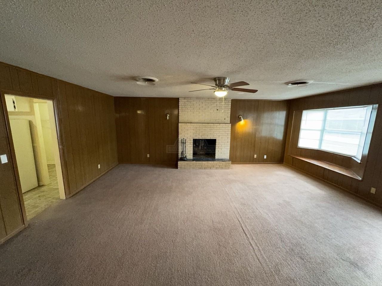 208 Oak St - Photo 5 of 18