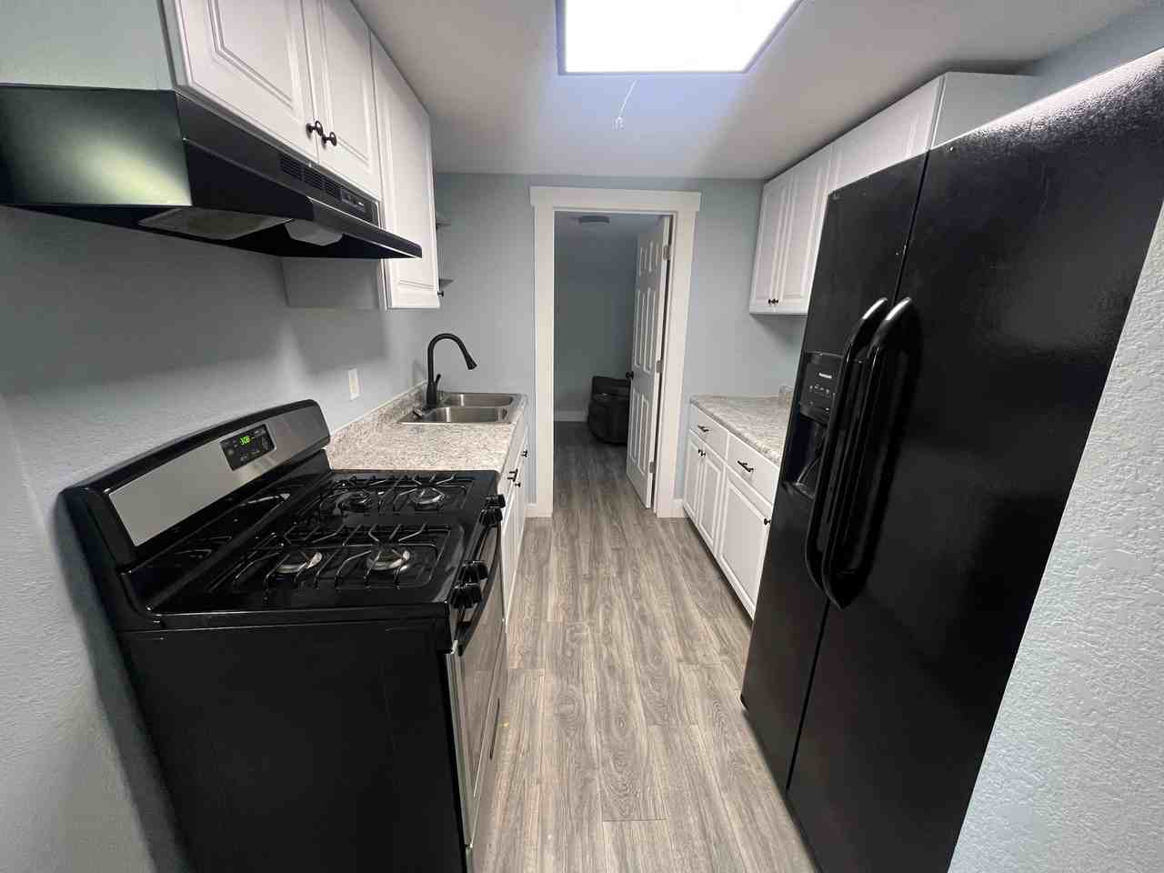 1145 S. Cedar - 5 #5 - Photo 5 of 7