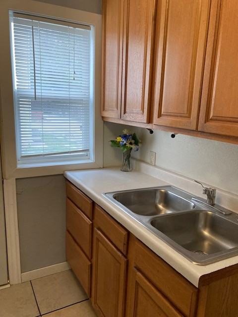 821 W 26th St #1 - Photo 6 of 12
