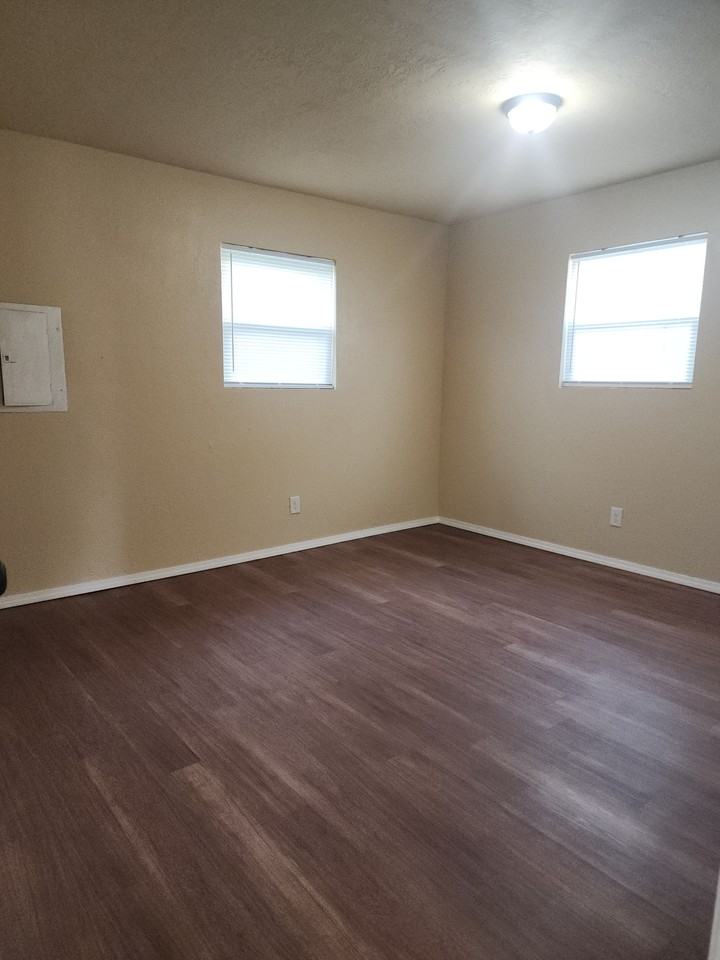 4904 S Shallow Brook Dr #1st - Photo 4 of 21