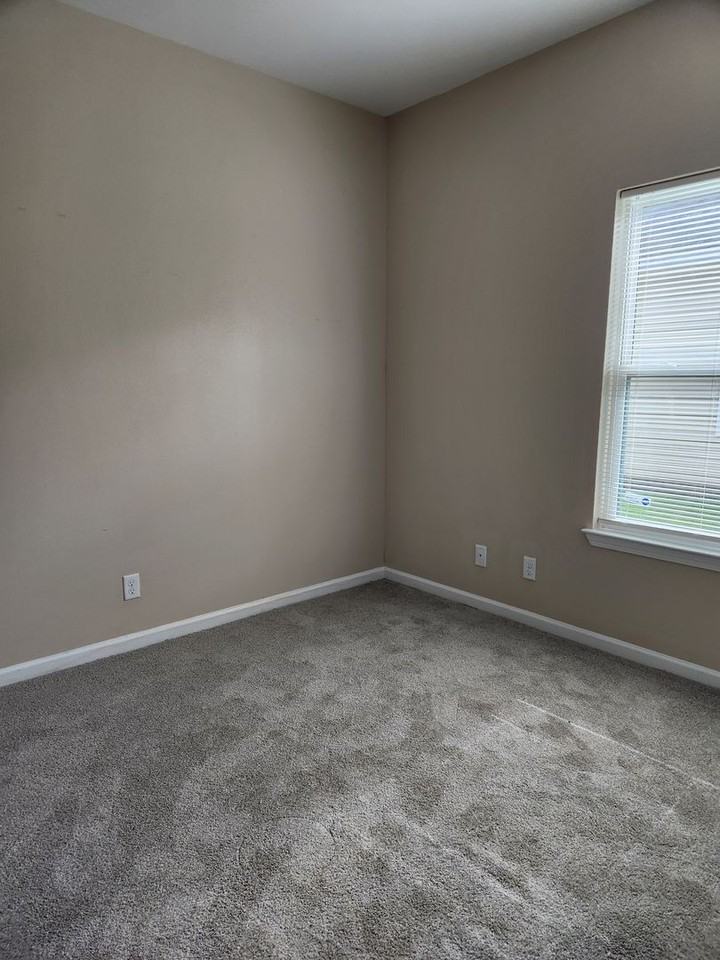 9001 Cedar Ct - Photo 3 of 11