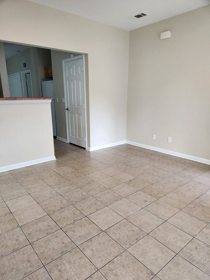 9001 Cedar Ct - Photo 5 of 11