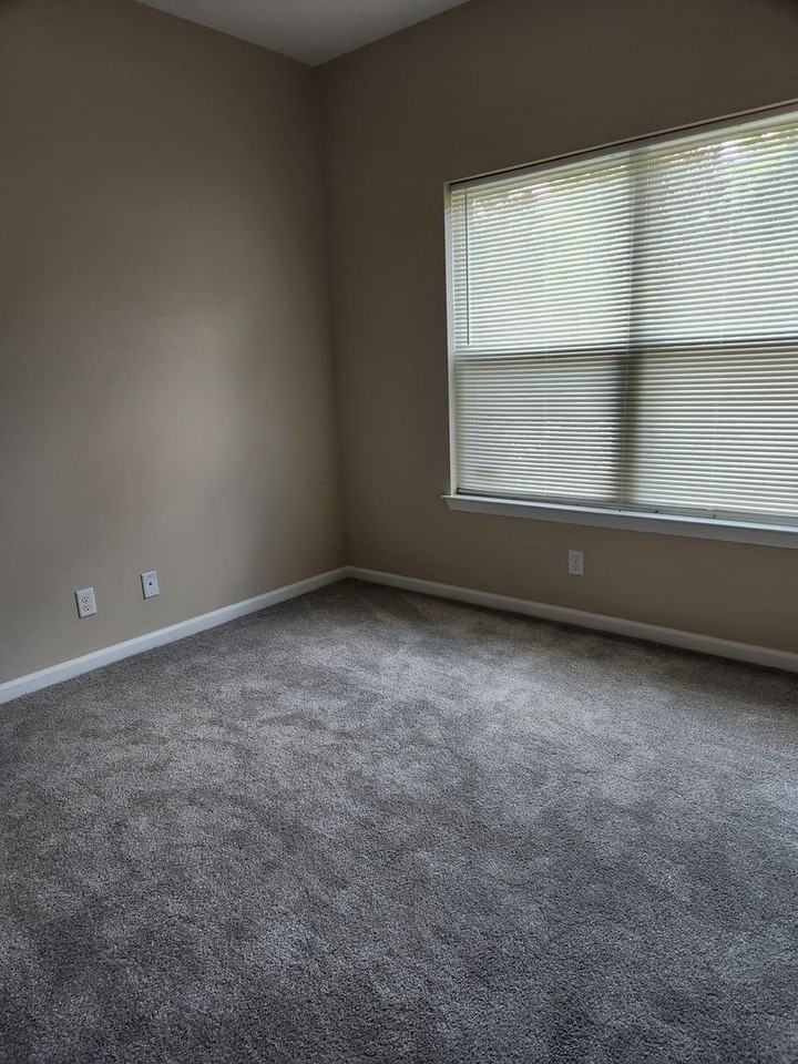 9001 Cedar Ct - Photo 6 of 11