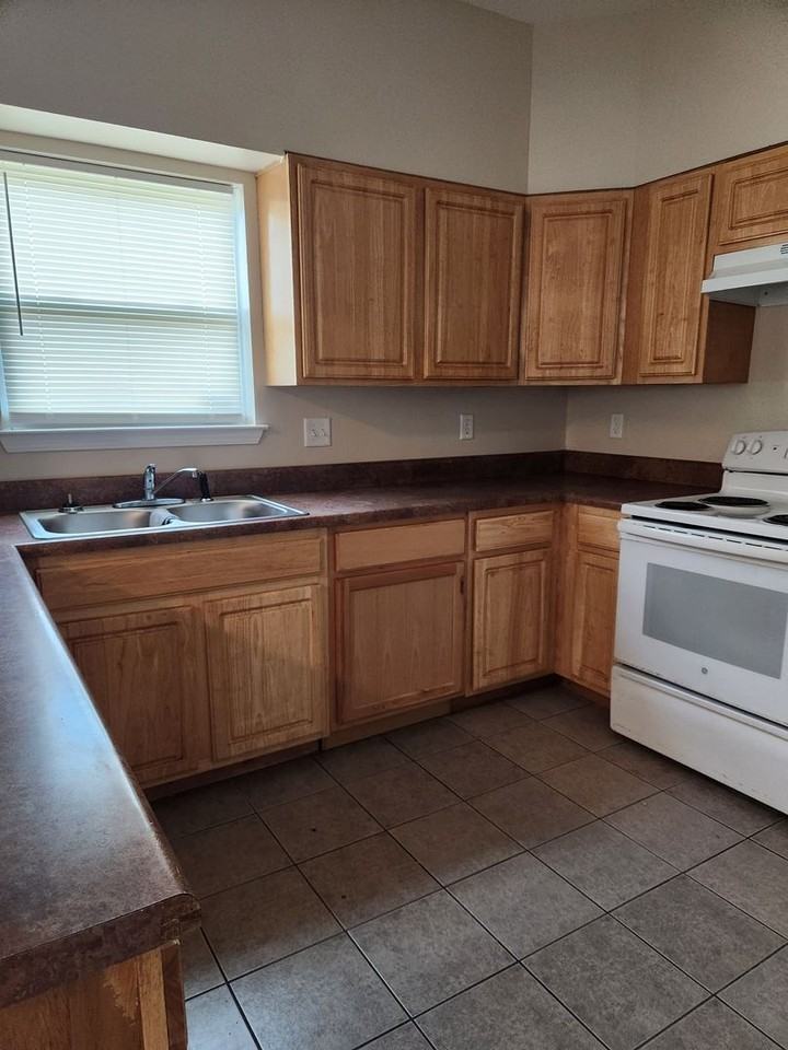 9001 Cedar Ct - Photo 7 of 11