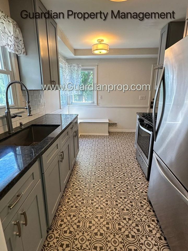 2601 Georgia Ave S - Photo 2 of 17