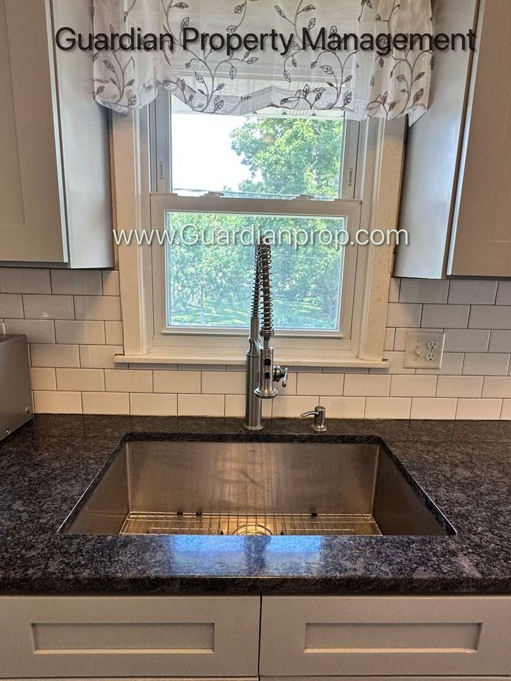 2601 Georgia Ave S - Photo 3 of 17