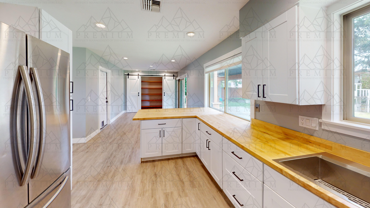 3504 Royal Crest Dr E - Photo 6 of 22