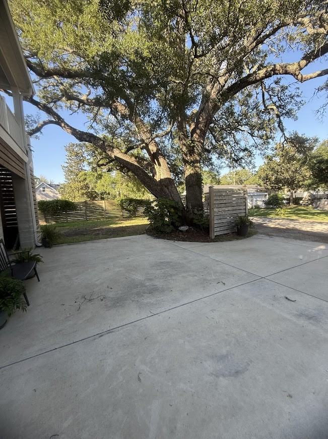 406 Caverly Ln - Photo 4 of 36