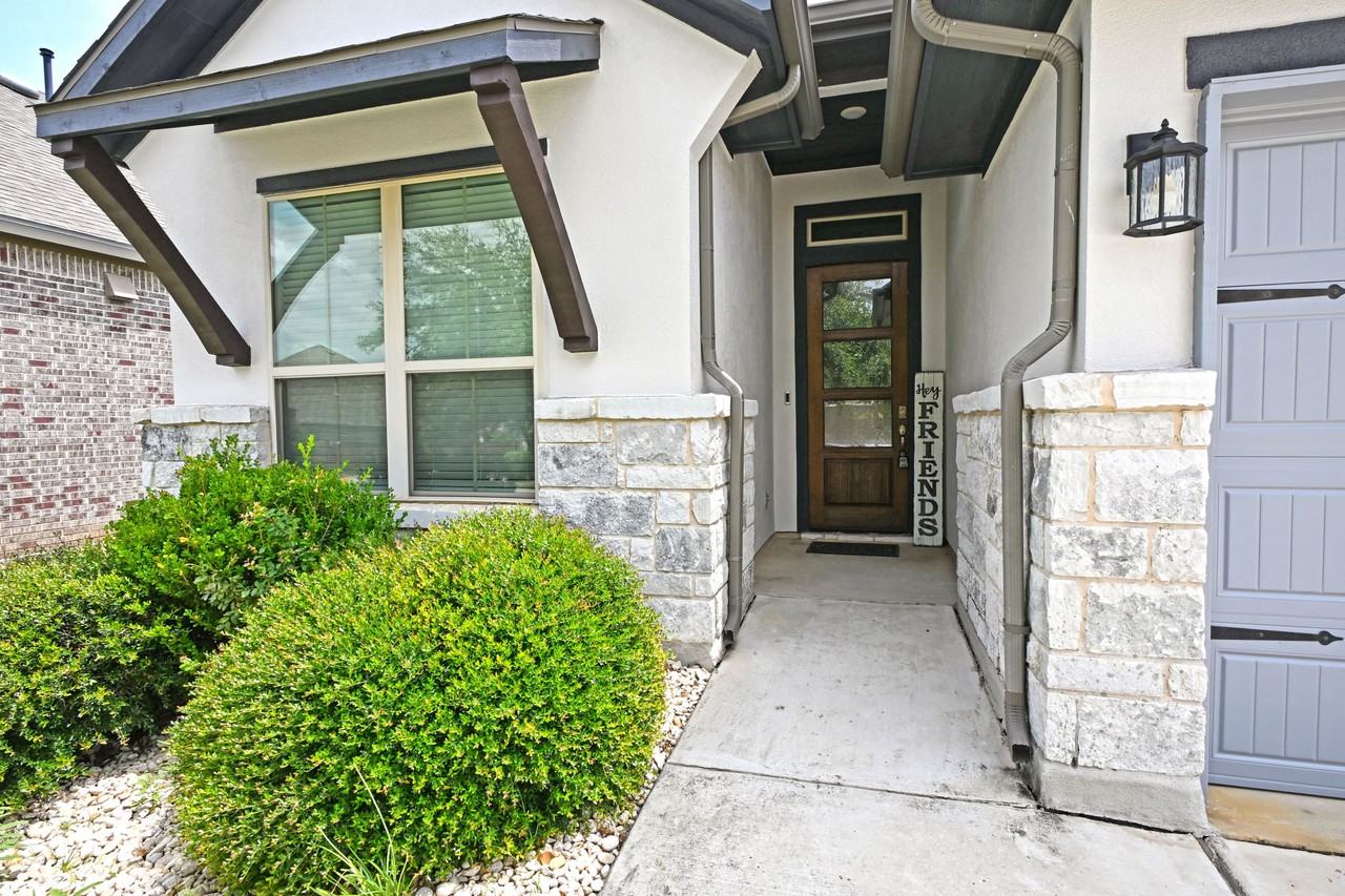 1434 Oaklawn Dr #1 - Photo 3 of 50