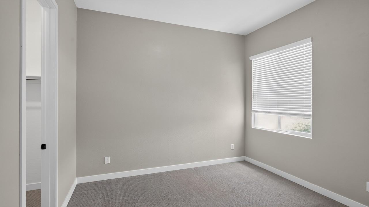 20846 S 226th Ct #1 - Photo 4 of 16