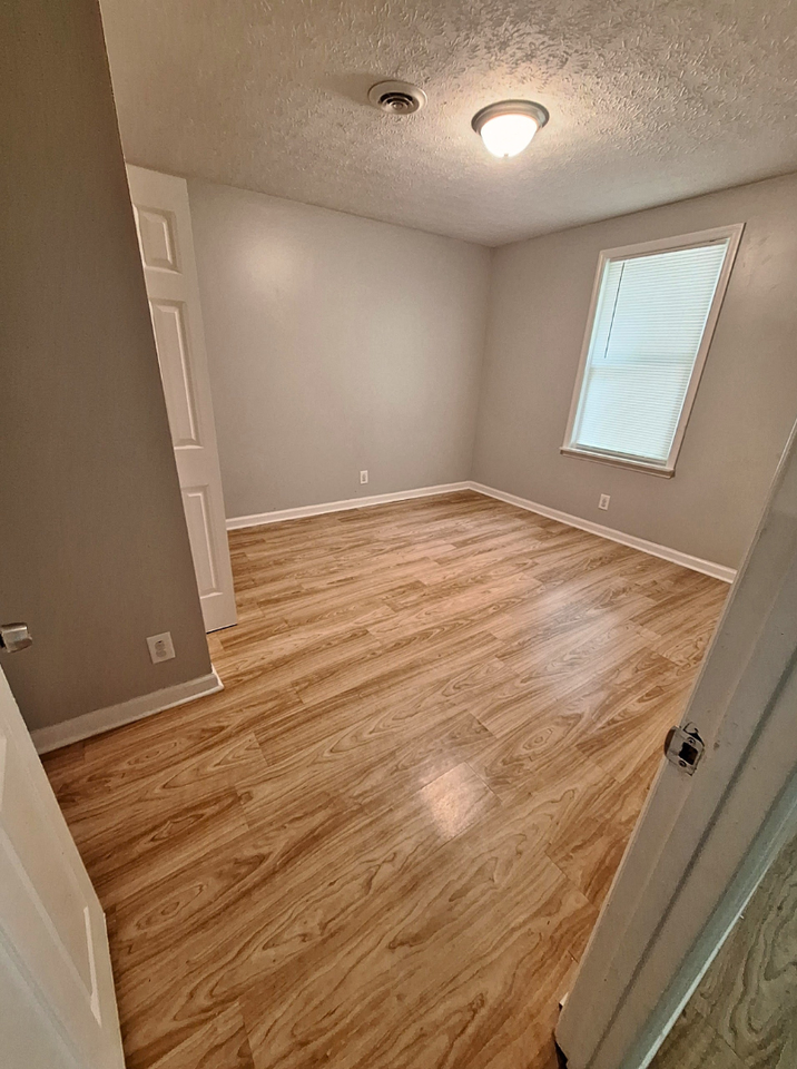 118B N Poole St #B - Photo 2 of 9