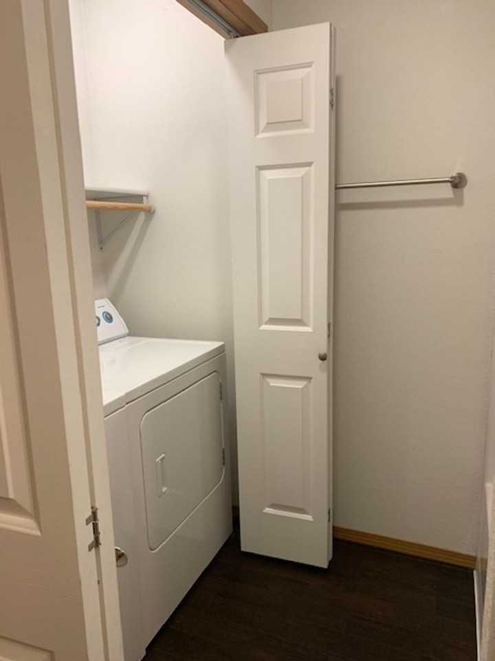 513 513 16 Ave Circle NE #7 - Photo 3 of 10