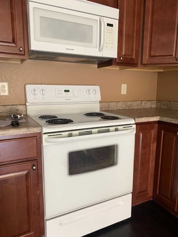 513 513 16 Ave Circle NE #7 - Photo 5 of 10