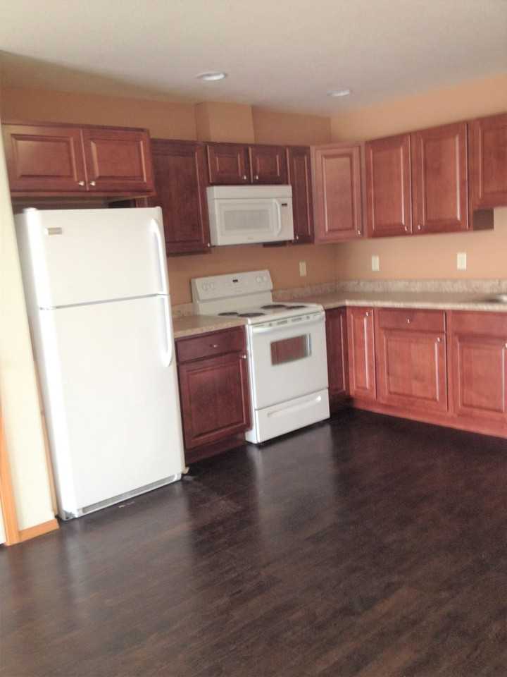 513 513 16 Ave Circle NE #7 - Photo 6 of 10