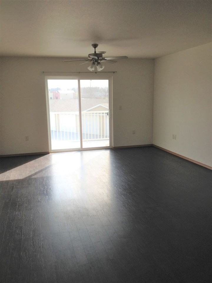 513 513 16 Ave Circle NE #7 - Photo 7 of 10