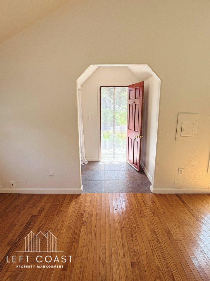 6239 Sw Jetty Ave #1 - Photo 3 of 17