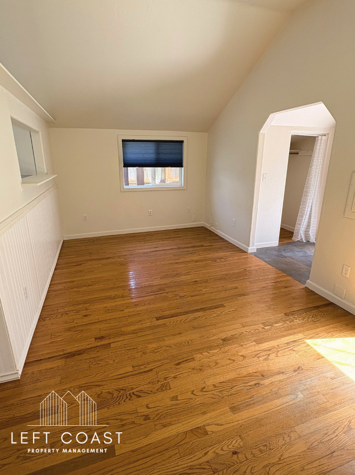 6239 Sw Jetty Ave #1 - Photo 5 of 17