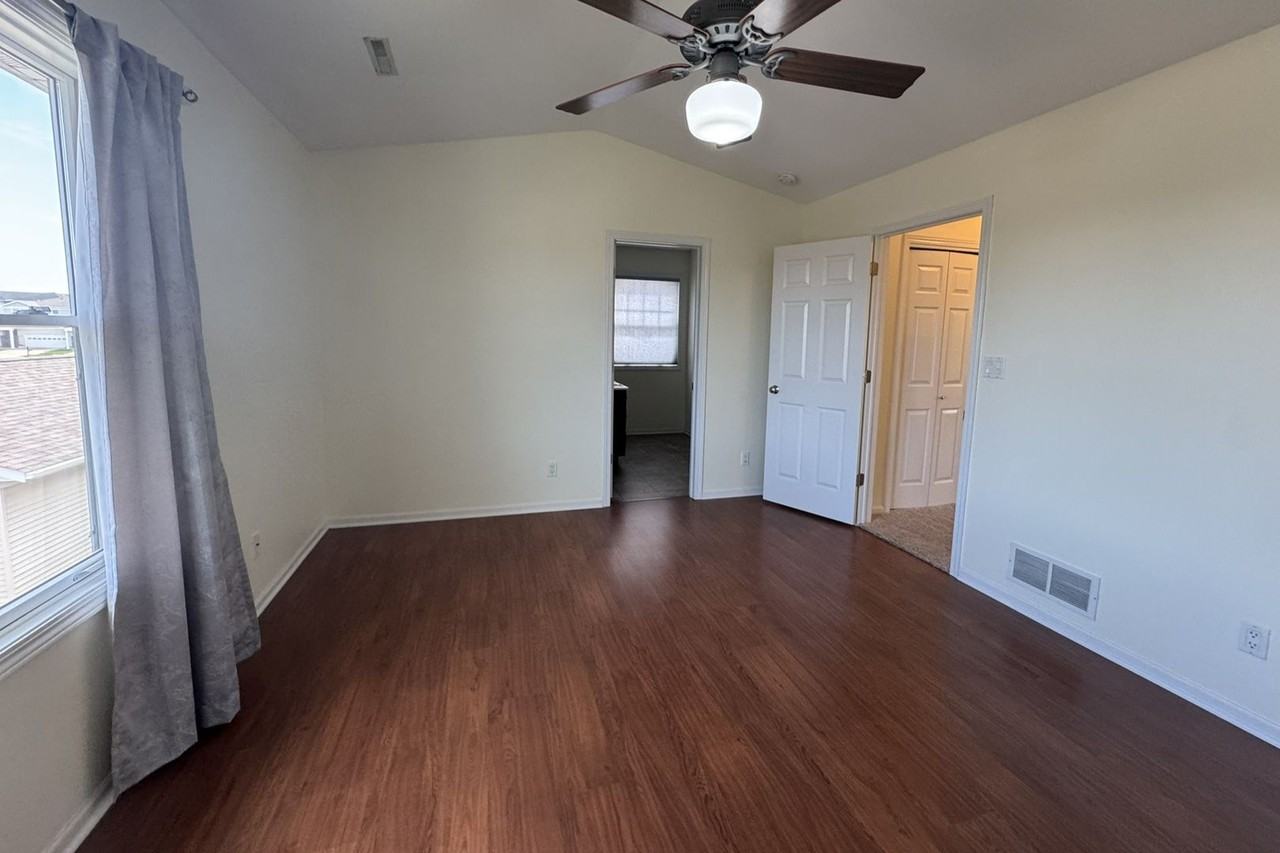 2723 Hampton St - Photo 5 of 23