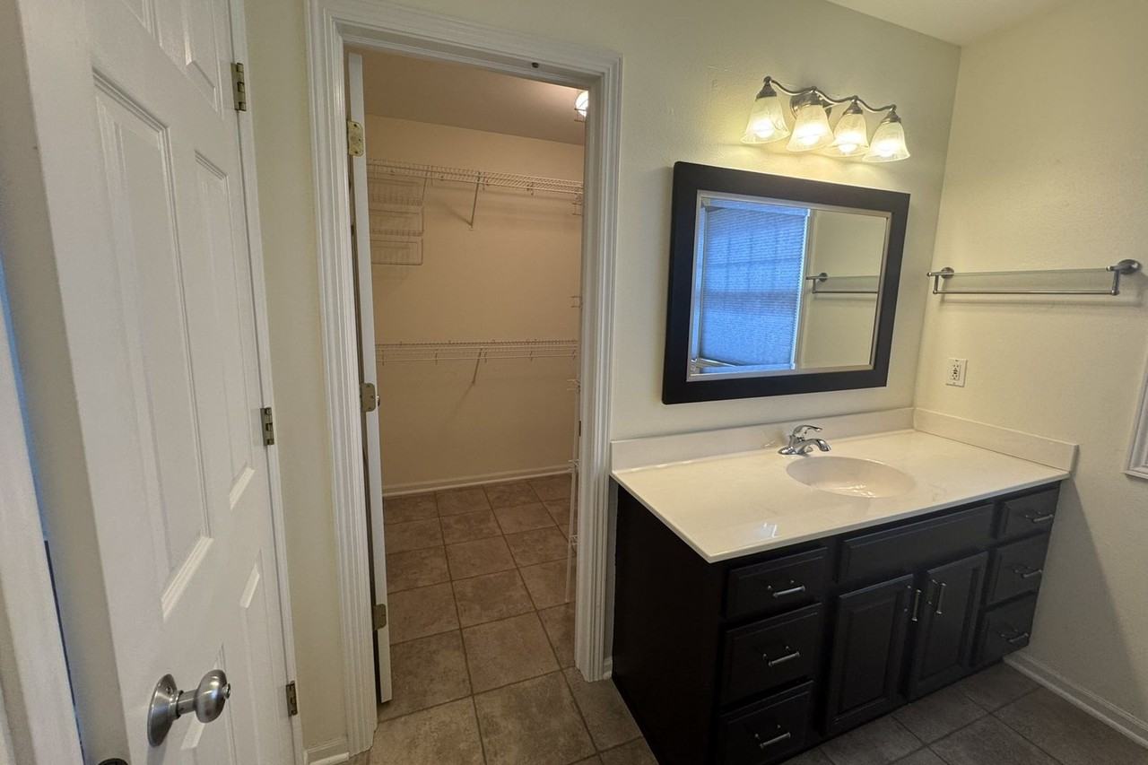2723 Hampton St - Photo 7 of 23