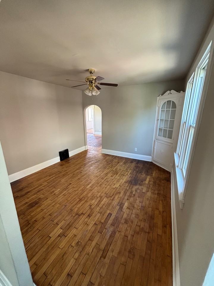 194 5th St Lowr - Photo 2 of 11
