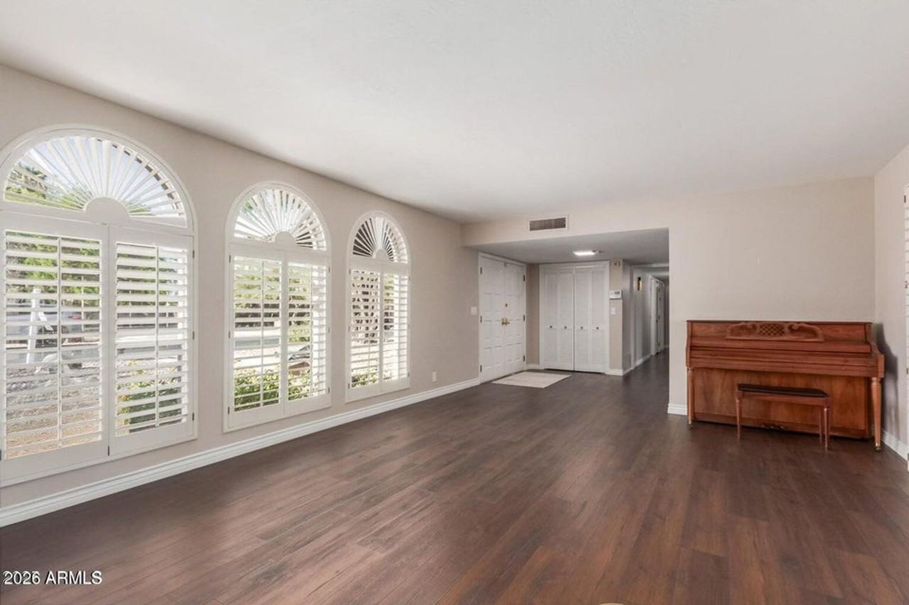481 W Half Moon Way - Photo 4 of 35