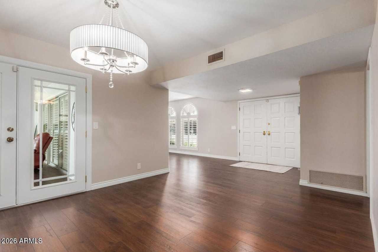 481 W Half Moon Way - Photo 6 of 35