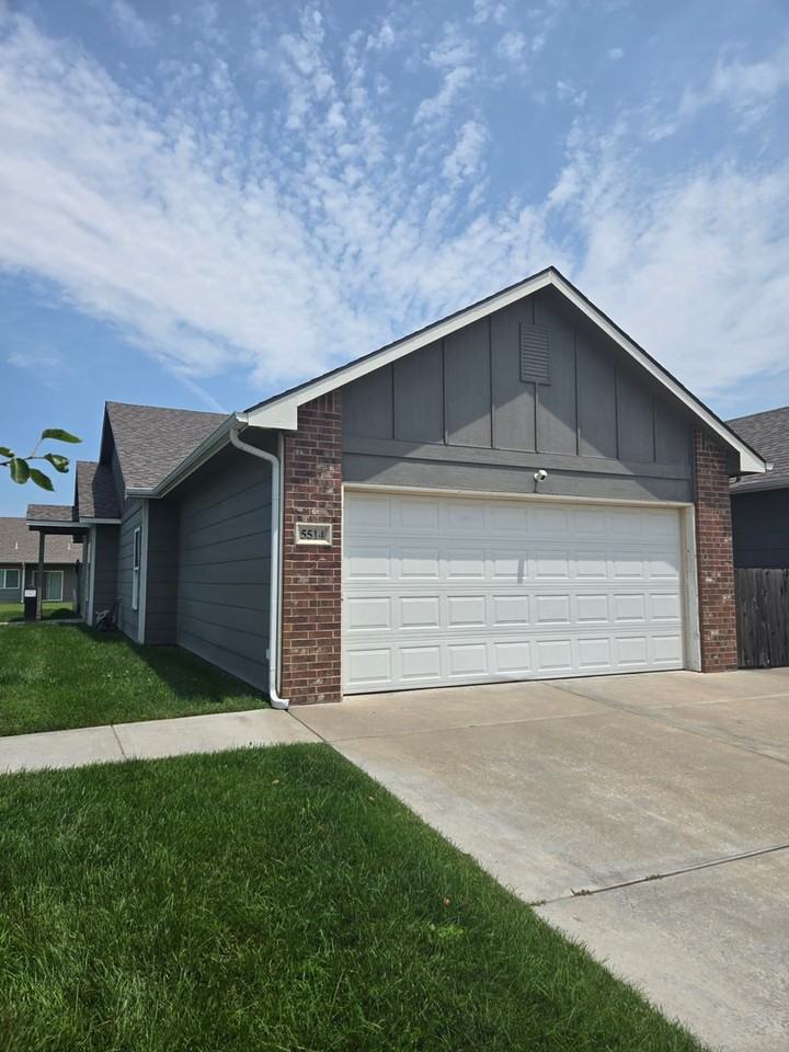 5514 N Edwards Cir - Photo 2 of 12