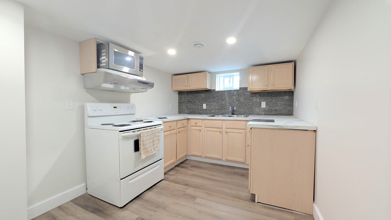 1227 Gladstone Ave Lowr - Photo 4 of 6