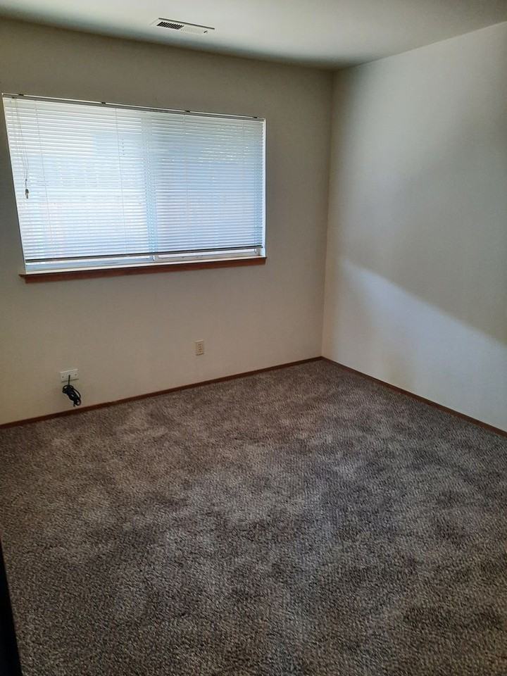 160 Curry Dr - Photo 3 of 4