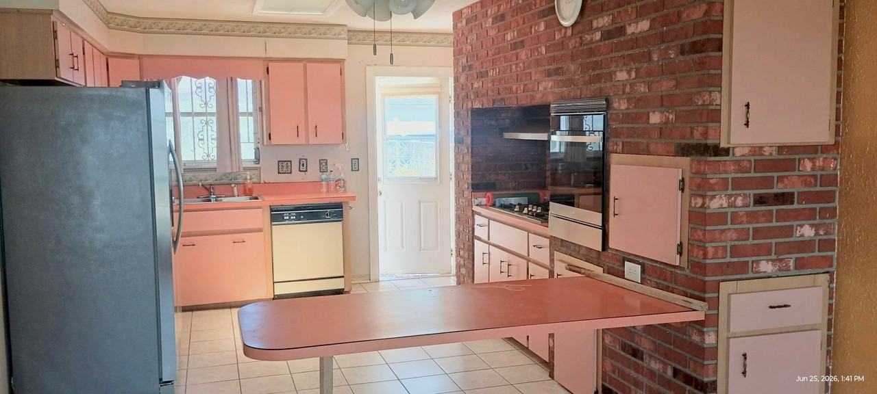 1401 Cadillac Dr - Photo 2 of 16