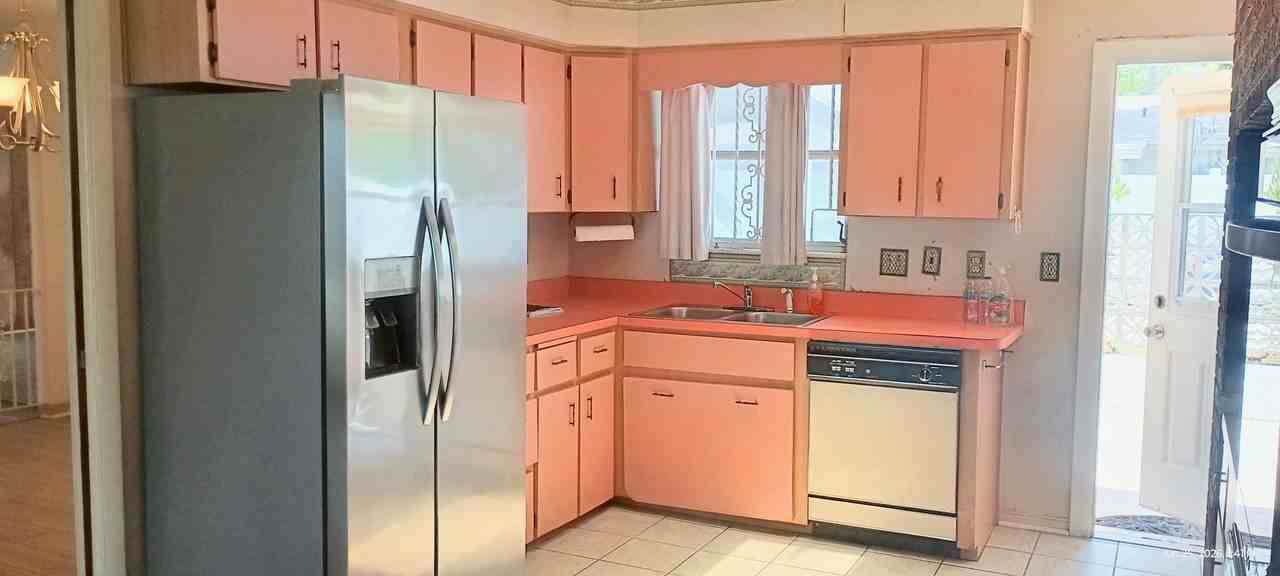 1401 Cadillac Dr - Photo 3 of 16