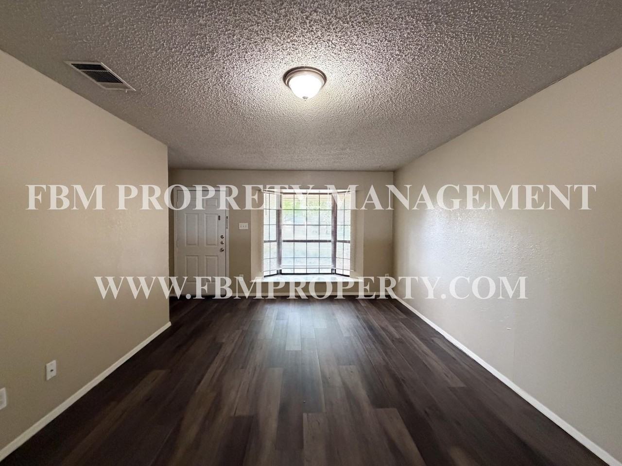 804 Biloxi Dr - Photo 2 of 10