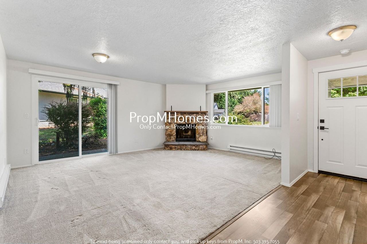 913 W Charles St #A - Photo 3 of 20