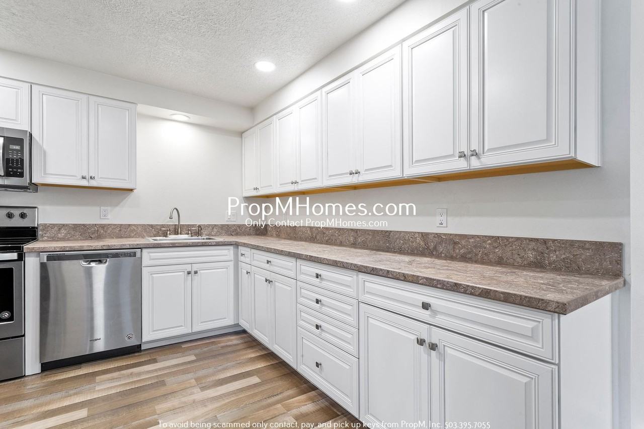 913 W Charles St #A - Photo 6 of 20